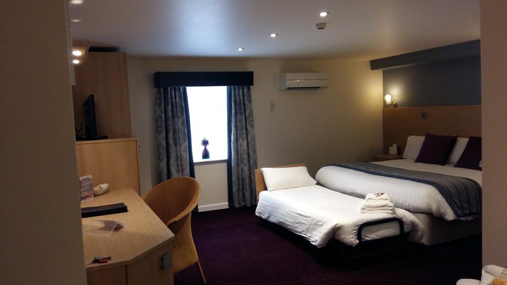 Waterfront Hotel บริกเฮาส์ ภายนอก รูปภาพ