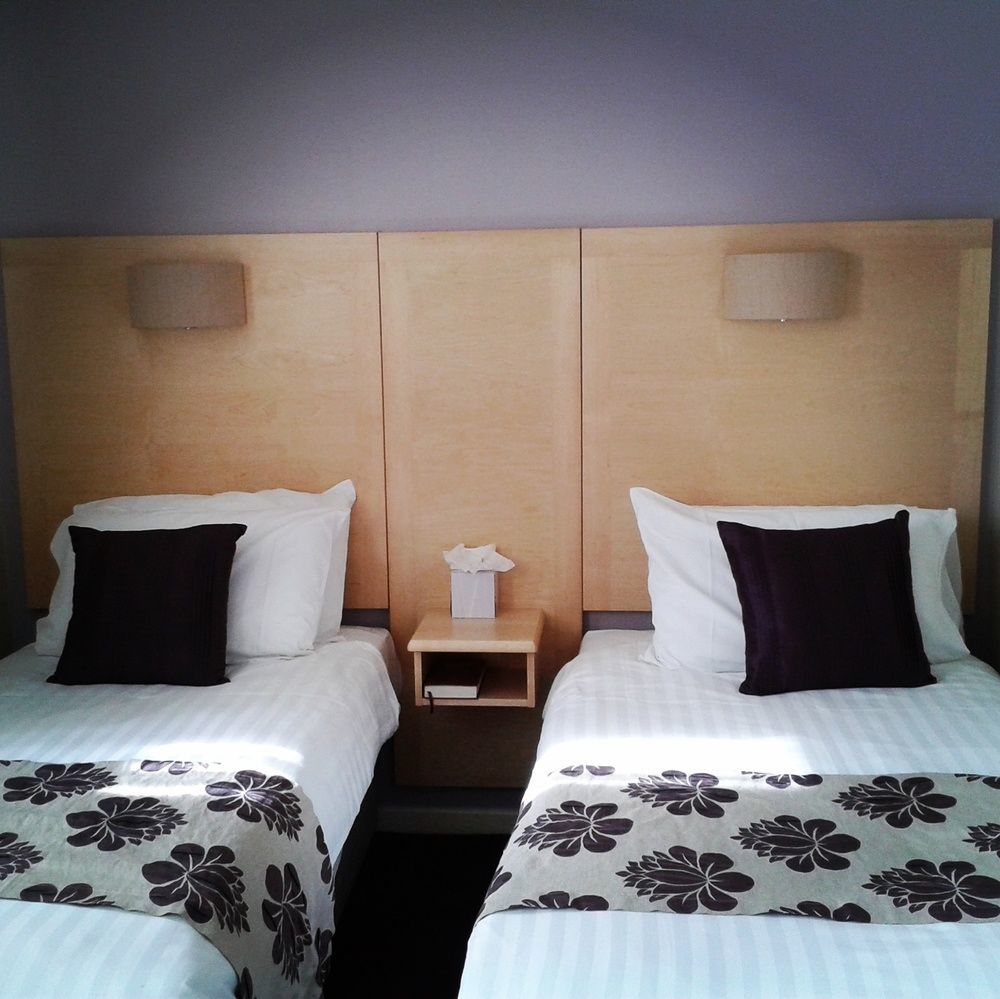 Waterfront Hotel บริกเฮาส์ ภายนอก รูปภาพ