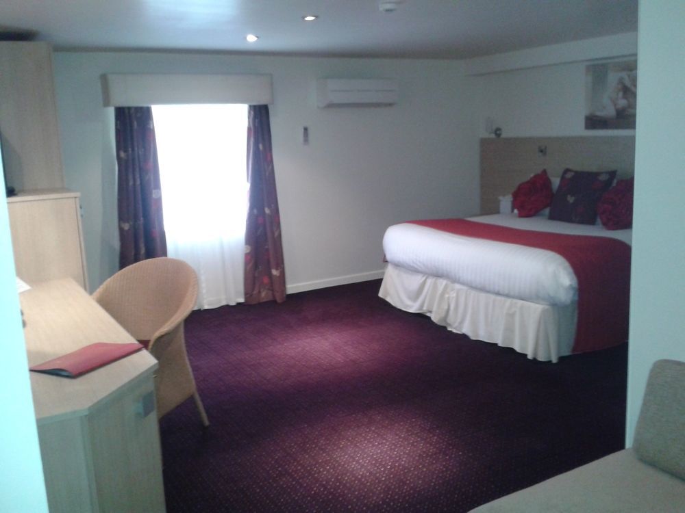 Waterfront Hotel บริกเฮาส์ ภายนอก รูปภาพ