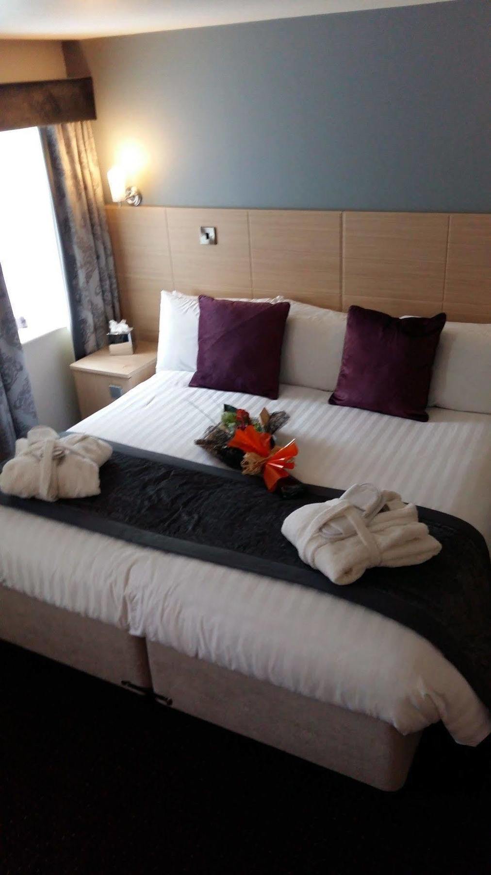 Waterfront Hotel บริกเฮาส์ ภายนอก รูปภาพ