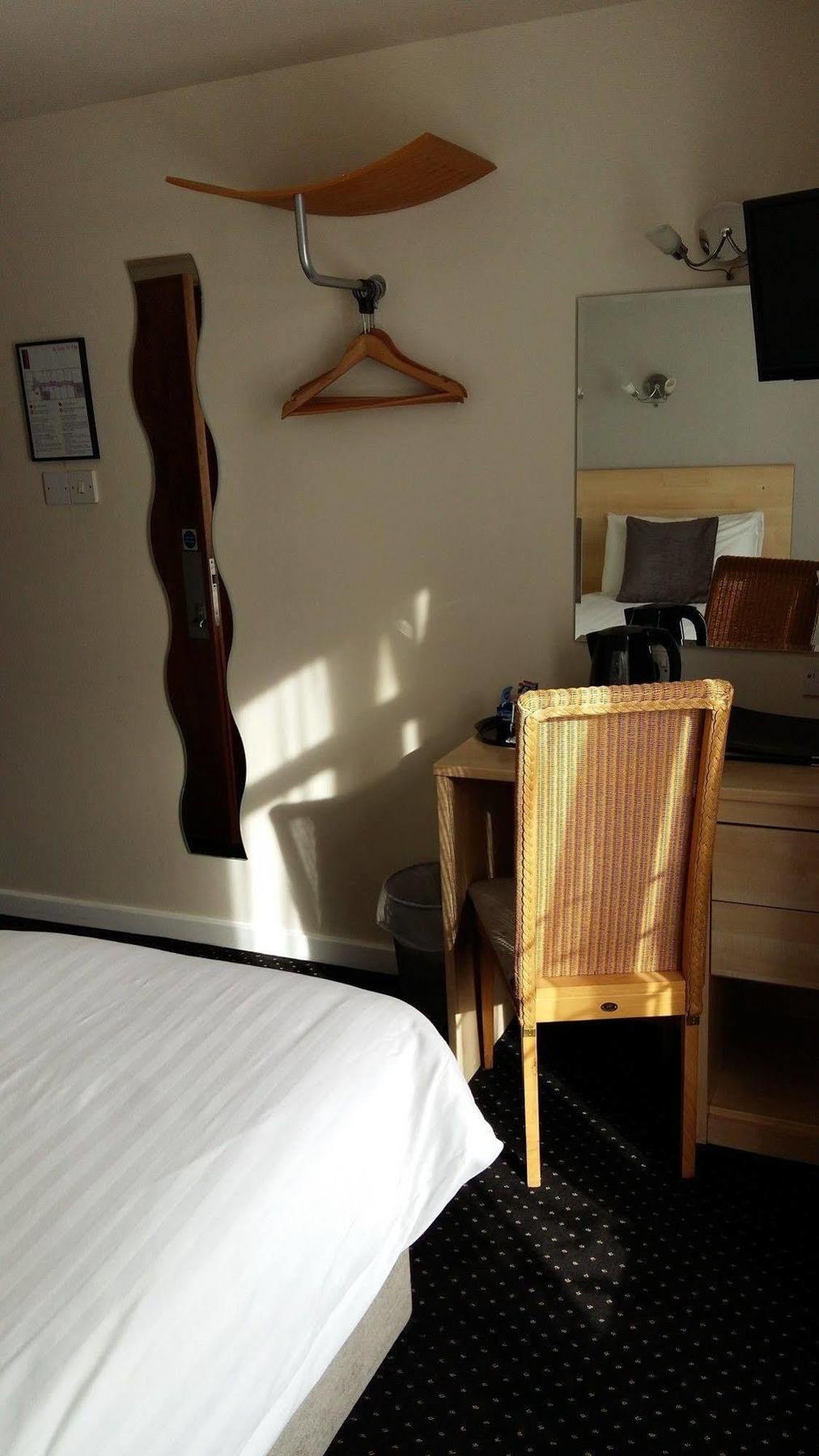 Waterfront Hotel บริกเฮาส์ ภายนอก รูปภาพ